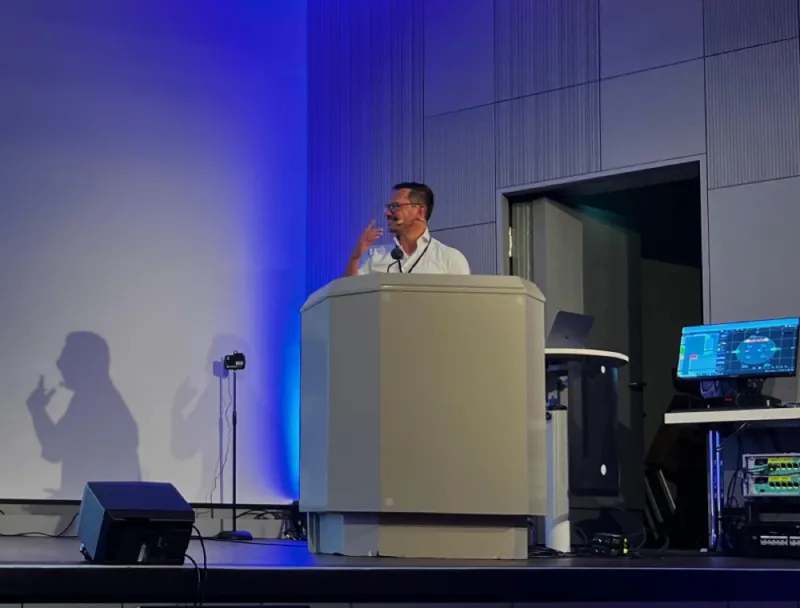 Christoph Groß-Fengels at the lectern of Tonmeistertagung 2025
