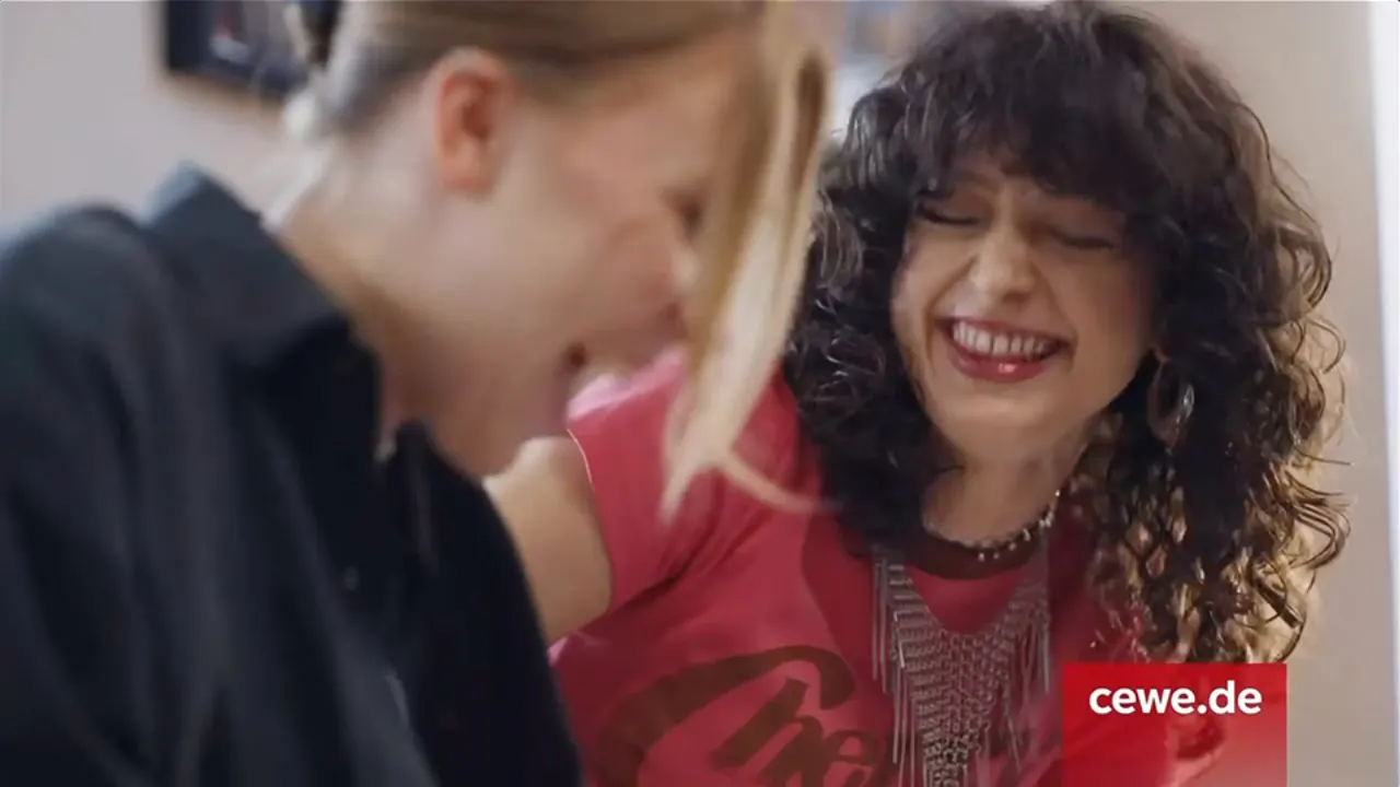 Still: Jule & Liss – CEWE · TV campaign 2026